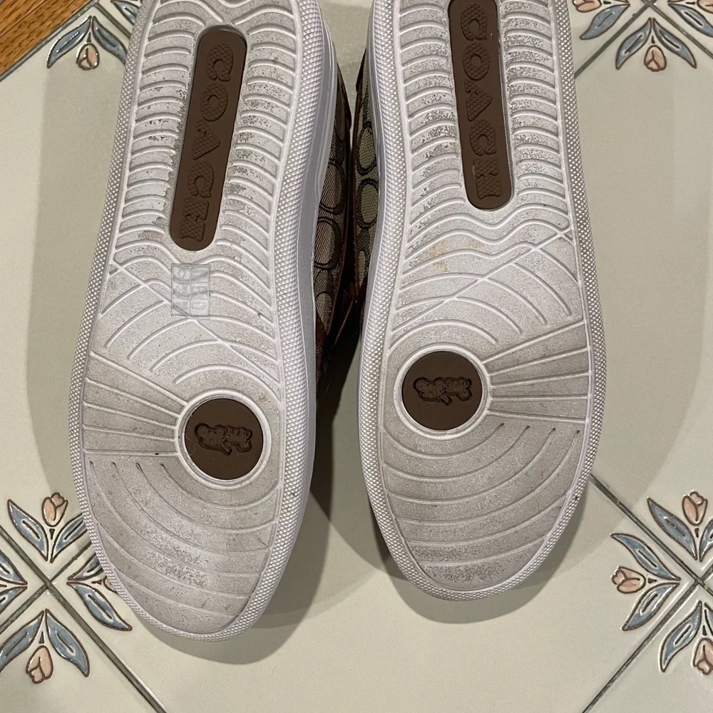 Coach Brown slip on WOMENS. - Picture 2 of 2